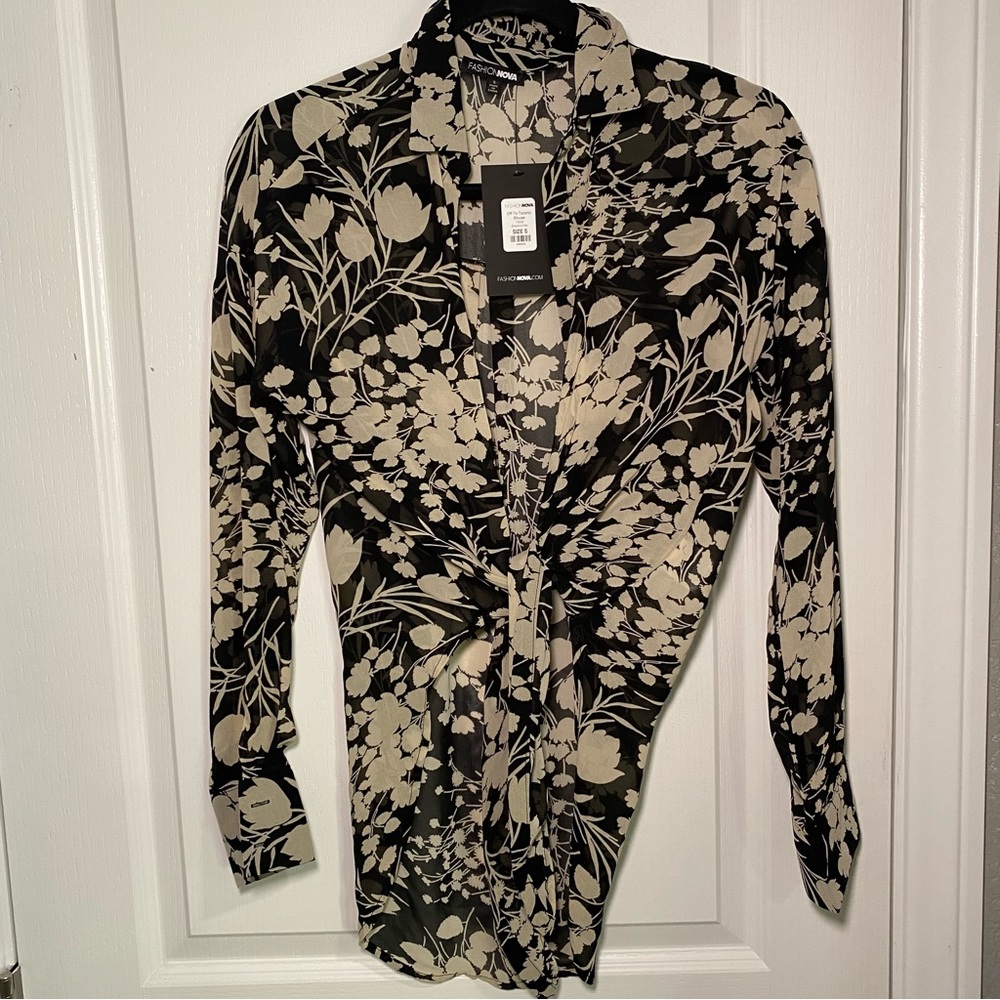 Fashion Nova Black & White Floral Front Tie Top - Size Small - New with Tags